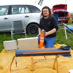 dscn vojta a polomaketa pluton